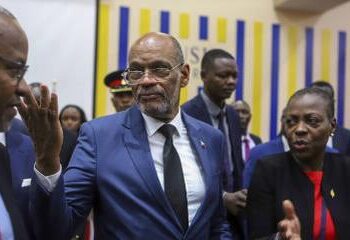 Renuncia el primer ministro haitiano Ariel Henry