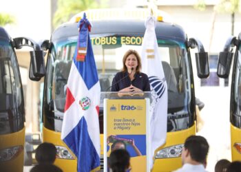 Vicepresidenta deja en funcionamiento el Sistema Nacional de Transporte Estudiantil en La Altagracia para beneficiar a más de 65 mil estudiantes