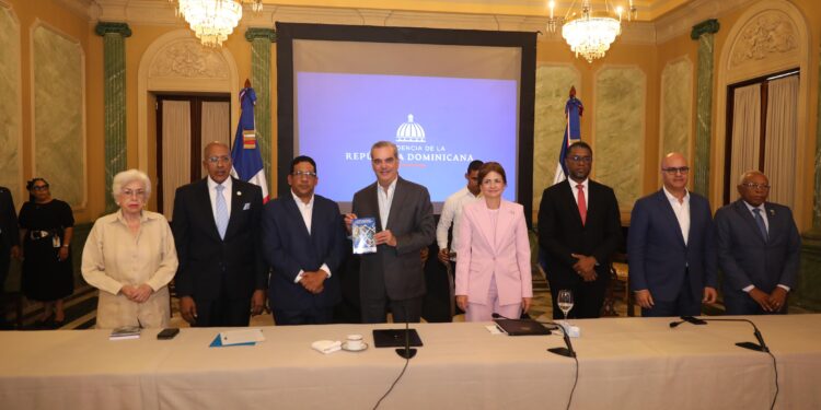 Gobierno presenta nuevo reglamento de aplicación de la Ley 340-06