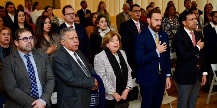 Gobierno presenta en Madrid proyecto para establecer la Red de Centros del Dominicano en el Exterior