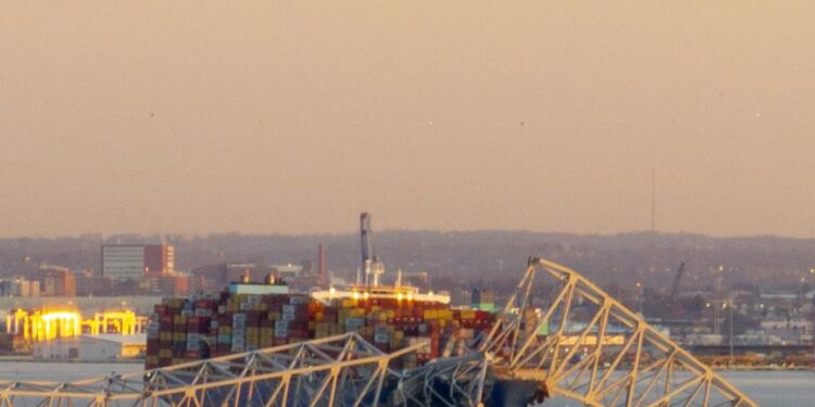 Colapso de Puente en Baltimore Después de Colisión con Barco Carguero