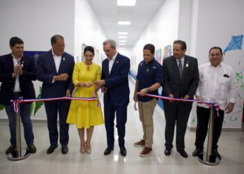 Presidente Abinader y primera dama entregan moderno pabellón oncopediátrico para la atención infantojuvenil