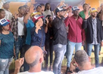 Movimiento Comunicadores 8.0 juramenta decenas de miembros en Villa Mella 