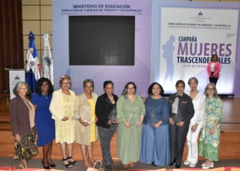 Minerd resalta labor de la mujer y reconoce a aquellas que contribuyen a la construcción de una sociedad con más equidad