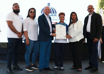 CTC capacita en tecnología a jóvenes de Región Sur; entrega 603 certificados