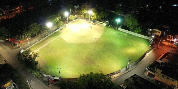 Edesur iluminó con luces LED estadio de softball Diógenes Cuesta, en San Cristóbal