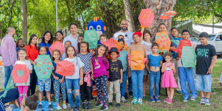 Edesur dicta charla a niños y adolescentes para la prevención de accidentes eléctricos con chichiguas y ahorro de energía en vacaciones 