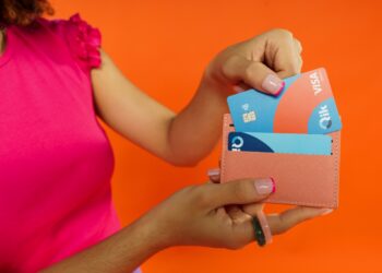 Qik Banco Digital lanza su tarjeta de débito Visa 