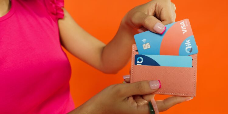 Qik Banco Digital lanza su tarjeta de débito Visa 