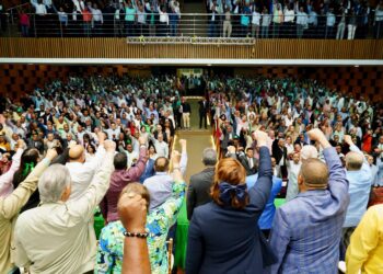 Leonel encabeza asamblea de la Dirección Central de la Fuerza del Pueblo