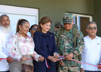 Vicepresidenta inaugura destacamento militar y supervisa reconstrucción de factoría federación agraria en Yuna