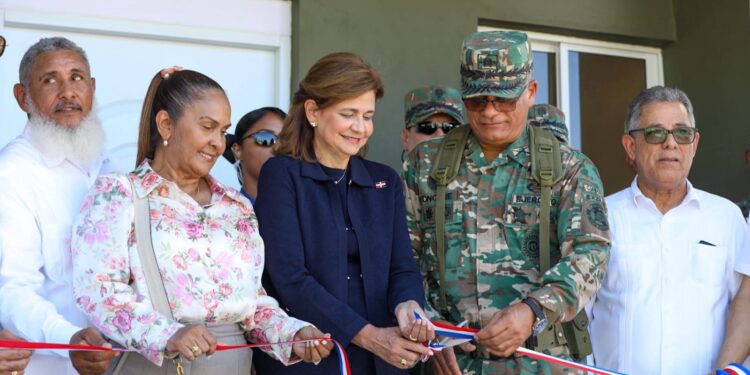 Vicepresidenta inaugura destacamento militar y supervisa reconstrucción de factoría federación agraria en Yuna