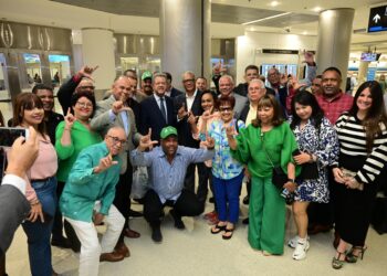 Leonel viaja a EEUU para continuar diálogos sectoriales y encabezar otras actividades