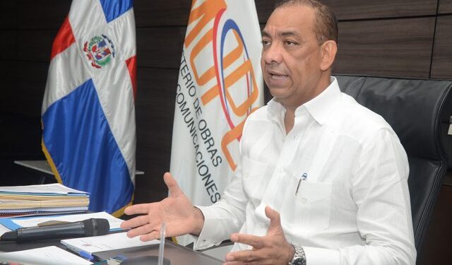 Ministro de Obras Públicas participará en congreso internacional de asfalto 