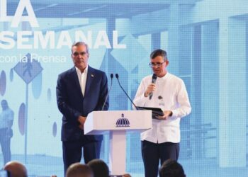 Abinader destaca labor del CAID y dice que LA Semanal sigue porque rinde cuentas