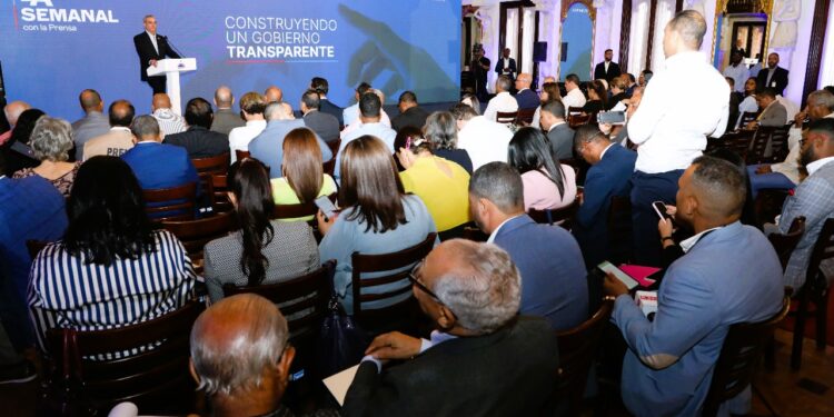 Presidente Abinader presenta logros sobre transparencia gubernamental