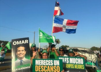 Fuerza del Pueblo da recibimiento a vacacionistas en diferentes puntos del país