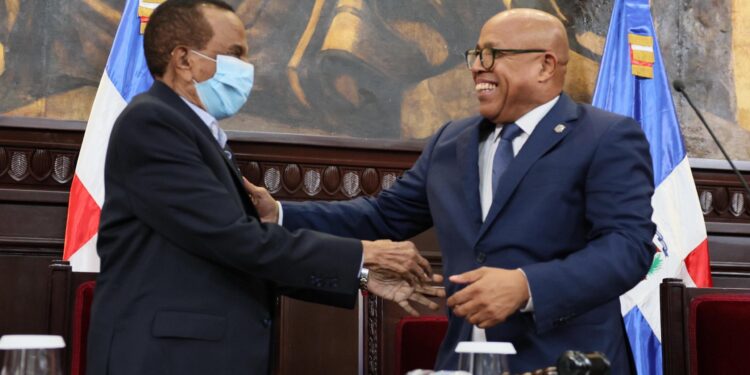 Cámara de Diputados reconoce aportes, honestidad y trayectoria del veterano dirigente político Vicente Sánchez Baret