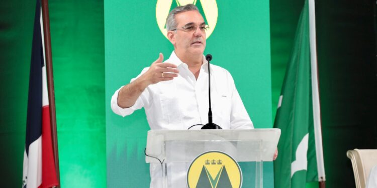 Abinader se declara fiel creyente del cooperativismo