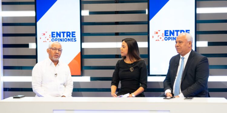 Ministro Ángel Hernández destaca mejoras alcanzadas en el sistema educativo nacional