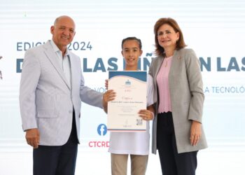 Vicepresidenta y director de los CTC celebran Día de las Niñas en las TIC fomentando capacitaciones