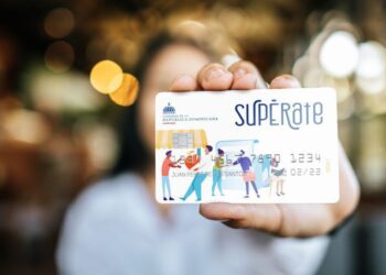 Adess informa da seguimiento al caso de mujeres arrestadas con 89 tarjetas Supérate