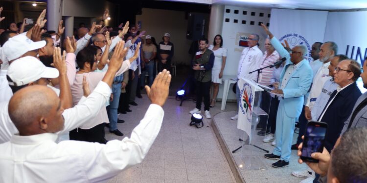 Juan Rosa realiza gran juramentación de Movimiento Unión Electoral 24-28 en SDO