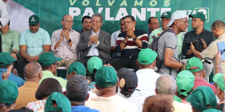 Leonel inicia encuentros barriales con delegados que estarán en las urnas
