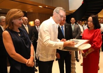 Presidente Abinader asiste a inauguración del HOMS Health and Wellness Center, que fortalecerá el turismo de salud en Santiago