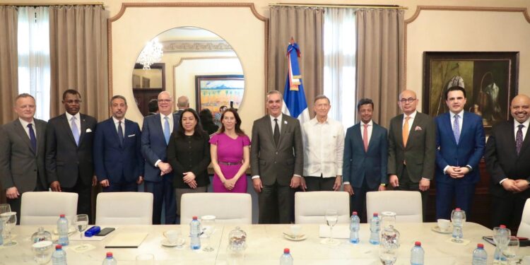 Abinader recibe visita embajadores de diferentes países acreditados ante la Organización de las Naciones Unidas (ONU)