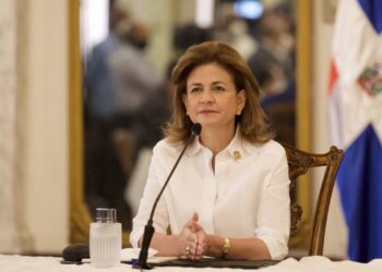 Vicepresidenta Raquel Peña aterriza en Aeropuerto El Catey por prevención de mal tiempo