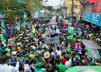 Leonel intensifica actividades de camapaña, realizará marcha-caravana en SDN el domingo