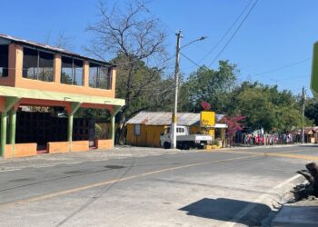 Edesur ilumina tres comunidades, una cancha de baloncesto y zona universitaria, en Peravia