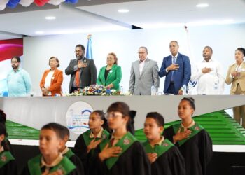 Ministro Hernandez reafirma directores de centros son clave para lograr un cambio en el resultado escolar 