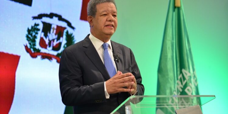 Leonel Fernández sobre su posible quinta candidatura: «La decisión no depende de mí»