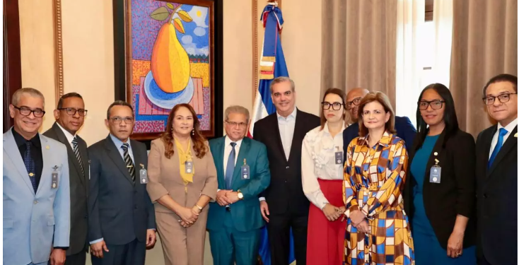 El presidente Luis Abinader y el Colegio Médico retoman el diálogo