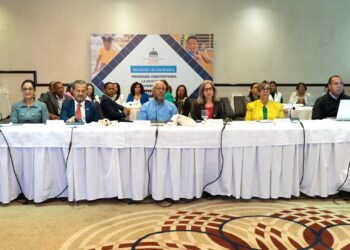 Directores regionales presentan rendición de resultados del programa CON BASE