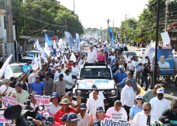 Abinader finaliza recorrido del fin de semana con gran marcha caravana en Puerto Plata