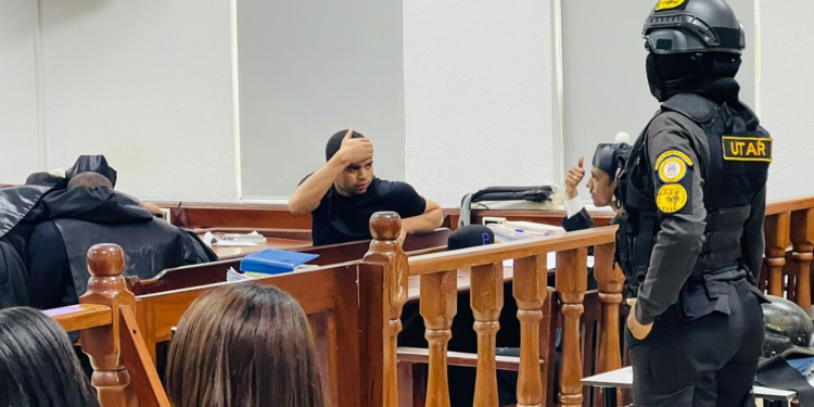 Acusan al Dotolcito de robar celular con datos comprometedores