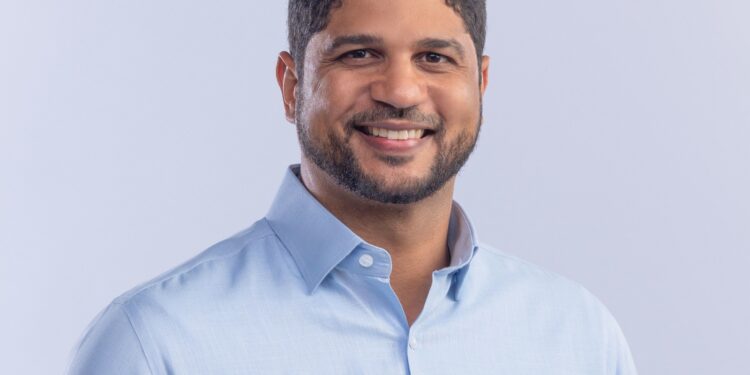 La Iglesia católica insta a votar por Gustavo Lara para senador de San Cristóbal