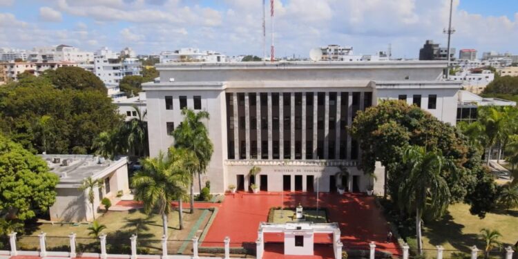 Minerd facilita vehículos institucionales a Juntas Electorales de Santo Domingo Este y Oeste