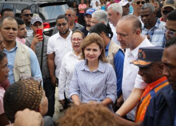 Vicepresidenta Peña lidera esfuerzos para ayudar a familias damnificadas por inundaciones en Santiago