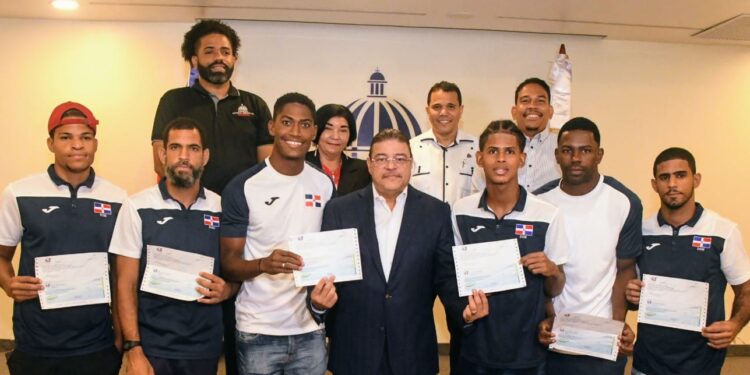 Camacho entrega incentivos a medallistas de los Juegos Sudamericanos para Sordos