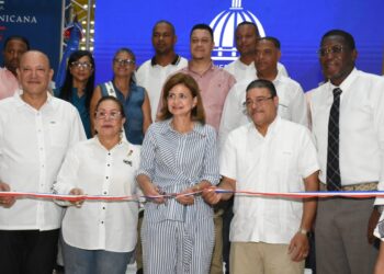 Vicepresidenta Raquel Peña entrega el remozado club GUG en Santiago