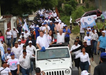 José Paliza encabeza multitudinaria marcha caravana en Santo Domingo Norte
