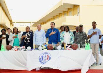 Minerd inaugura cancha techada del Liceo Ramón Emilio Jiménez