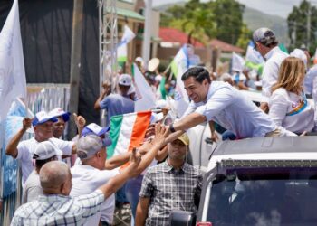 Roberto Ángel cierra, junto a los candidatos provinciales, la campaña en Ocoa con impresionante caravana