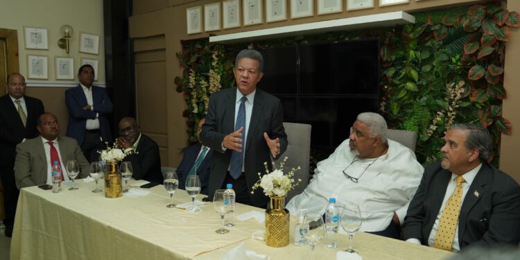 Leonel se reúne con partidos y movimientos aliados, agradece apoyo electoral