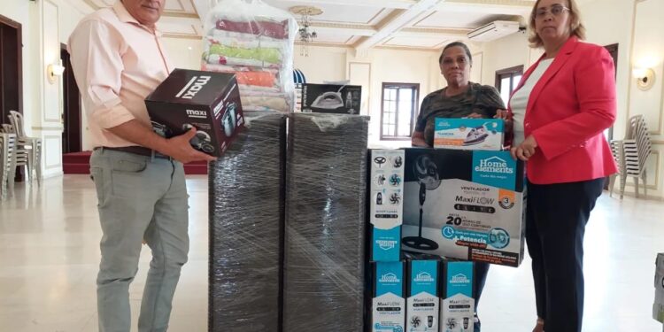 EGEHID entrega electrodomésticos y artículos para el hogar a madres de San Cristóbal