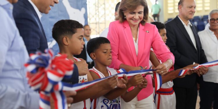 Raquel Peña entrega nuevas instalaciones deportivas en Santiago y Espaillat: «un legado para el futuro de la juventud